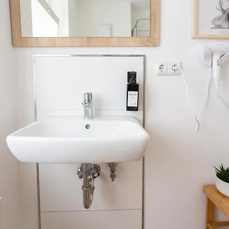 Fullhouse - Halle - F38 - Nespresso - Smarttv *