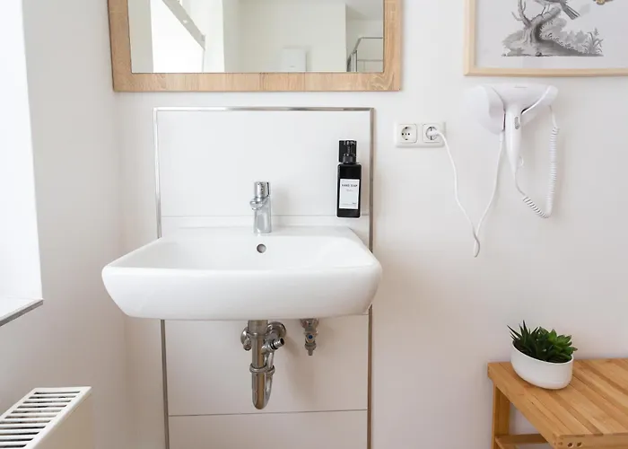 Fullhouse - Halle - F38 - Nespresso - Smarttv *